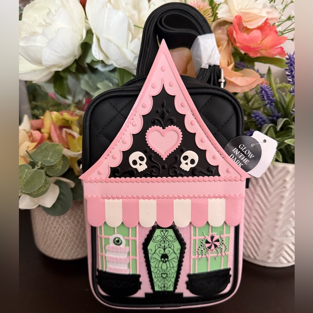 🆕🕸️ BATH & BODY WORKS LIMITED EDITION HALLOWEEN GLOW-IN-THE-DARK CROSSBODY BAG.